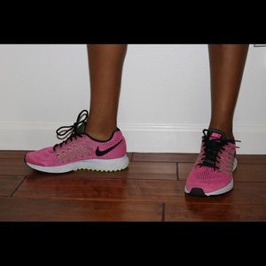 Pink Nike “Zoom Pegasus 32” Sneakers